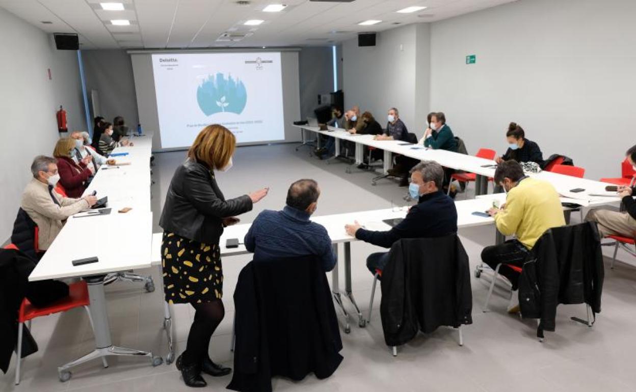 Reunión de la Mesa de Movilidad en la que se dio cuenta del diagnóstico de la situación actual. 