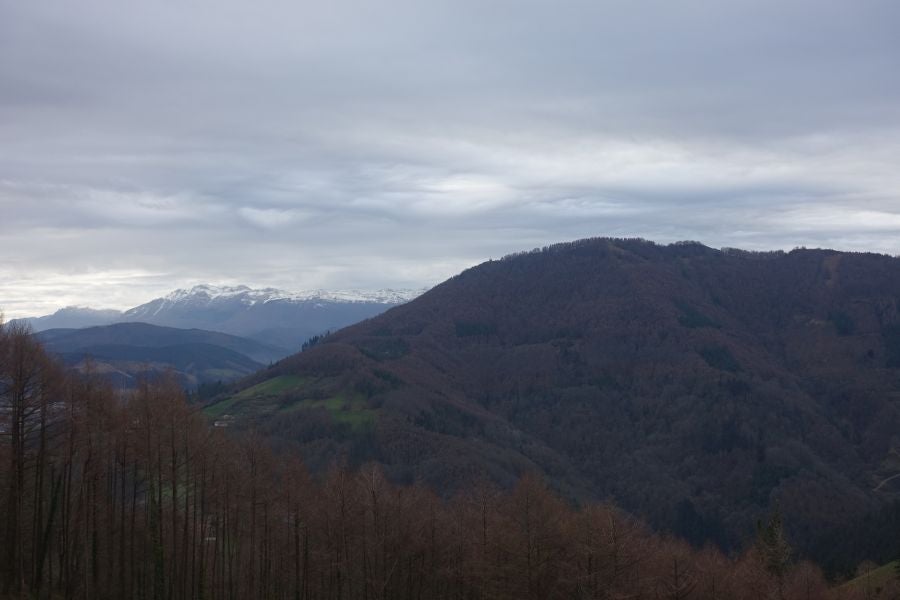 Bajo el manto blanco que ha cubierto esta semana el macizo de Aizkorri se encuentra, Zumarraga y los pueblos que se encuentran en el valle de Urola. 