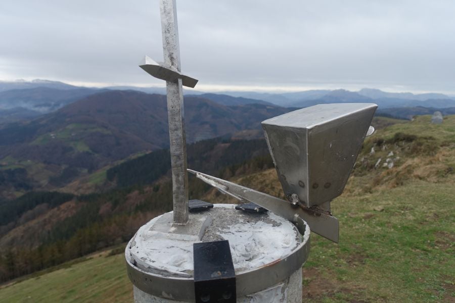 Bajo el manto blanco que ha cubierto esta semana el macizo de Aizkorri se encuentra, Zumarraga y los pueblos que se encuentran en el valle de Urola. 