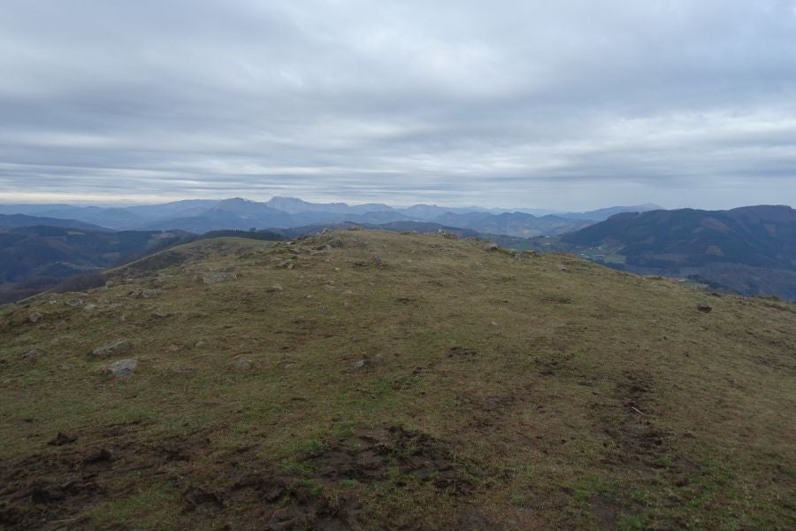 Bajo el manto blanco que ha cubierto esta semana el macizo de Aizkorri se encuentra, Zumarraga y los pueblos que se encuentran en el valle de Urola. 