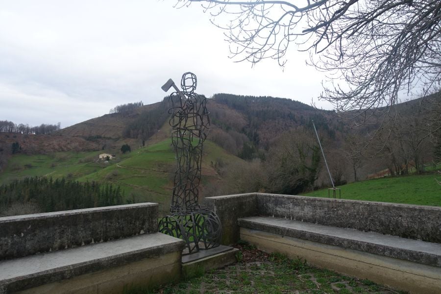 Bajo el manto blanco que ha cubierto esta semana el macizo de Aizkorri se encuentra, Zumarraga y los pueblos que se encuentran en el valle de Urola. 