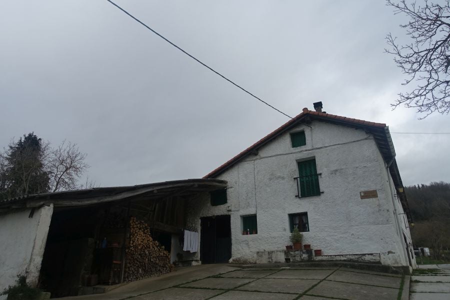 Bajo el manto blanco que ha cubierto esta semana el macizo de Aizkorri se encuentra, Zumarraga y los pueblos que se encuentran en el valle de Urola. 