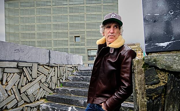 Mikel Erentxun | Músico: «Imanol es el Bob Dylan del fútbol»