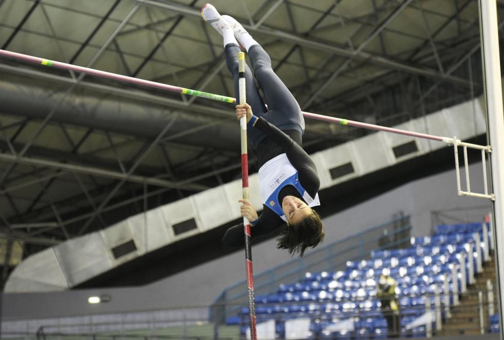 Malen Ruiz de Azua, en pleno vuelo en el Campeonato de Euskadi de este año en el velódromo. 