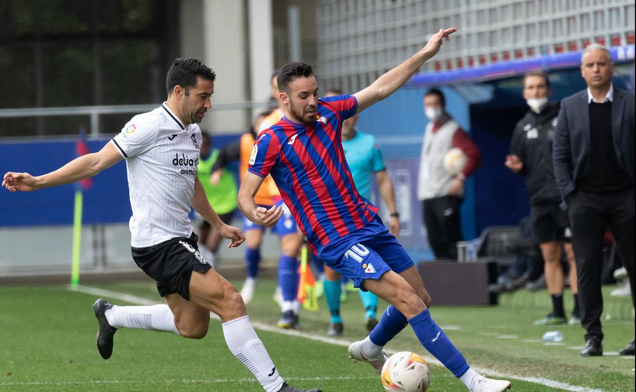 Edu Expósito en el partido ante el Fuenlabrada.