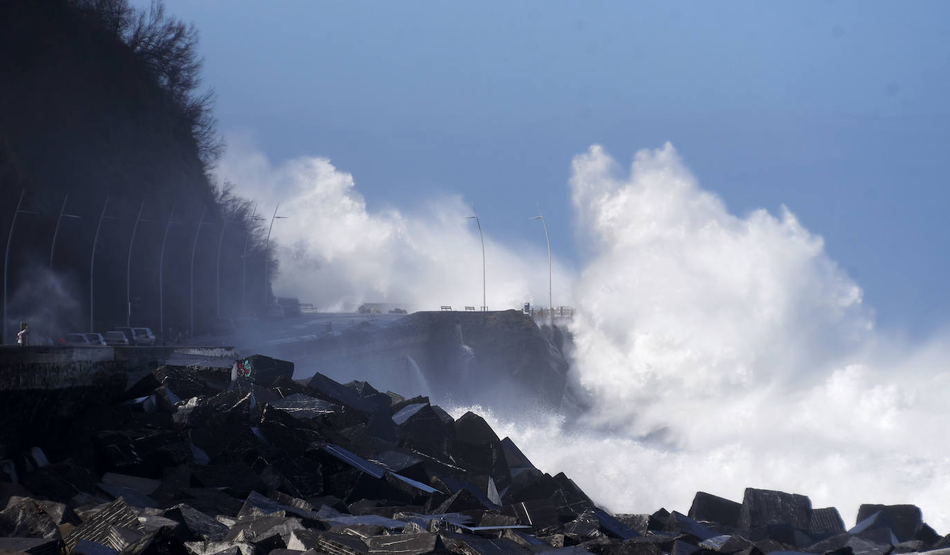 Fotos: Seguridad da por acabado el aviso amarillo por temporal marítimo