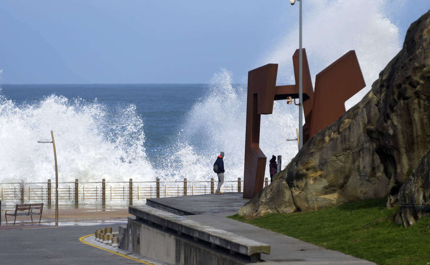 Fotos: Seguridad da por acabado el aviso amarillo por temporal marítimo