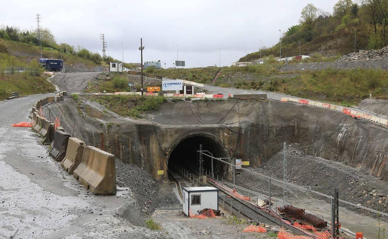 Las obras para implantar el tercer hilo se quedaron paradas en el túnel de Gaintxurizketa.