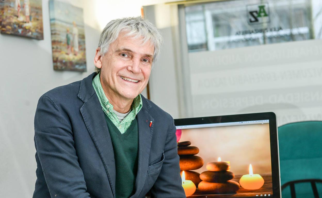 Alex Zubizarreta, en su despacho profesional.