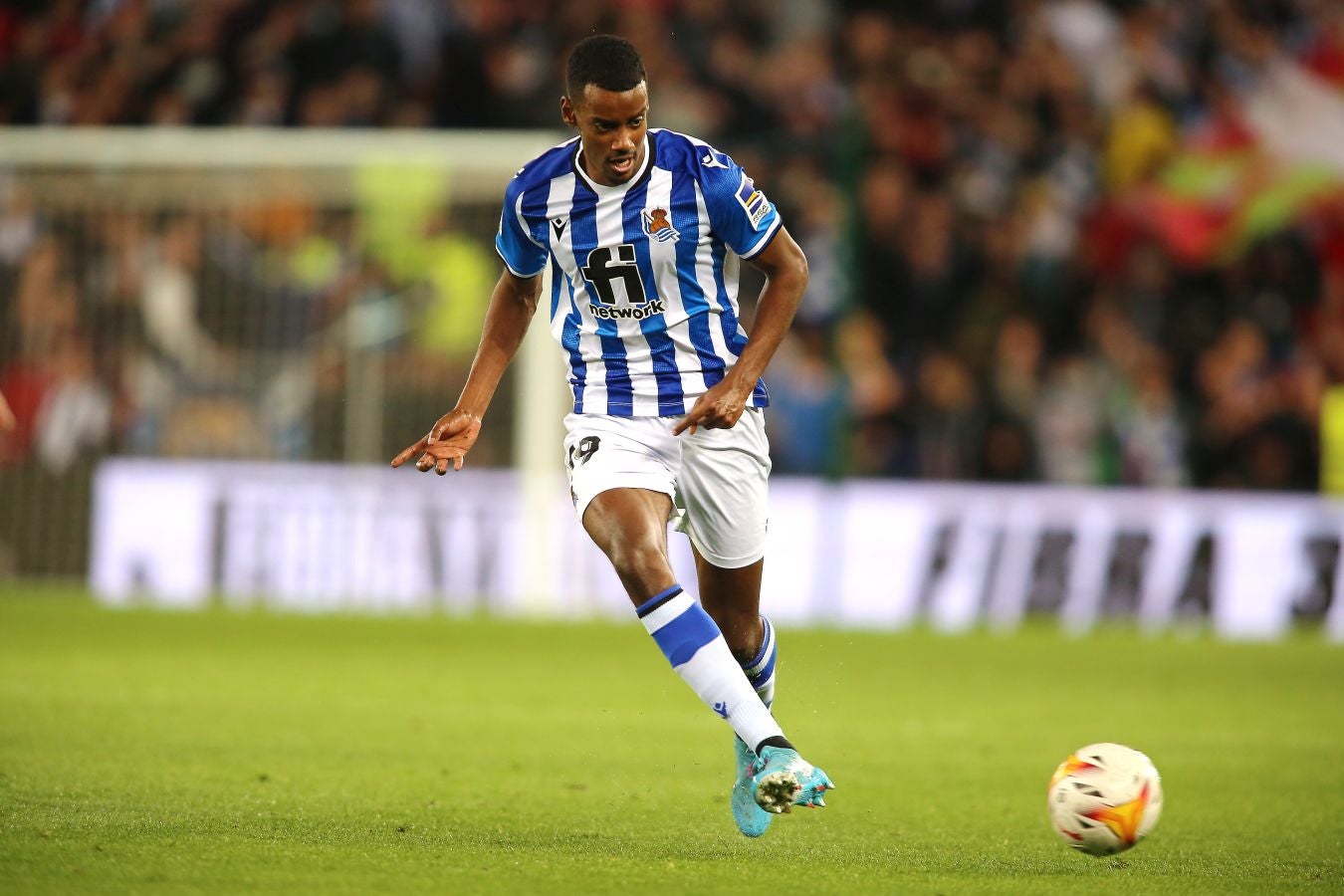 Una Real Sociedad con Pacheco, Djouahra, Martín y Sola se lleva una gran victoria gracias al gol de Aritz en un córner. 