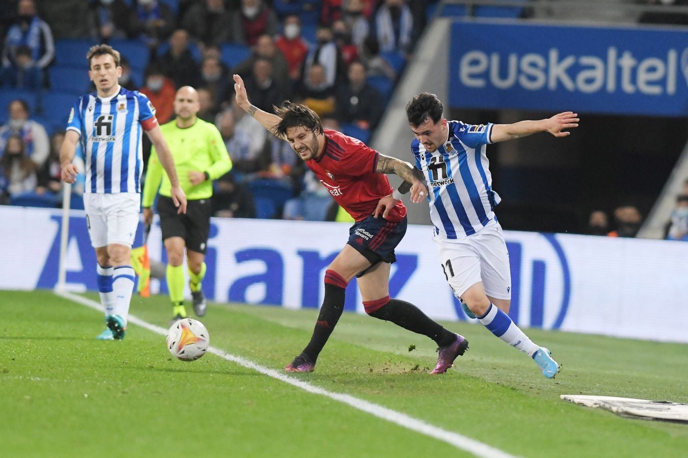 Una Real Sociedad con Pacheco, Djouahra, Martín y Sola se lleva una gran victoria gracias al gol de Aritz en un córner. 