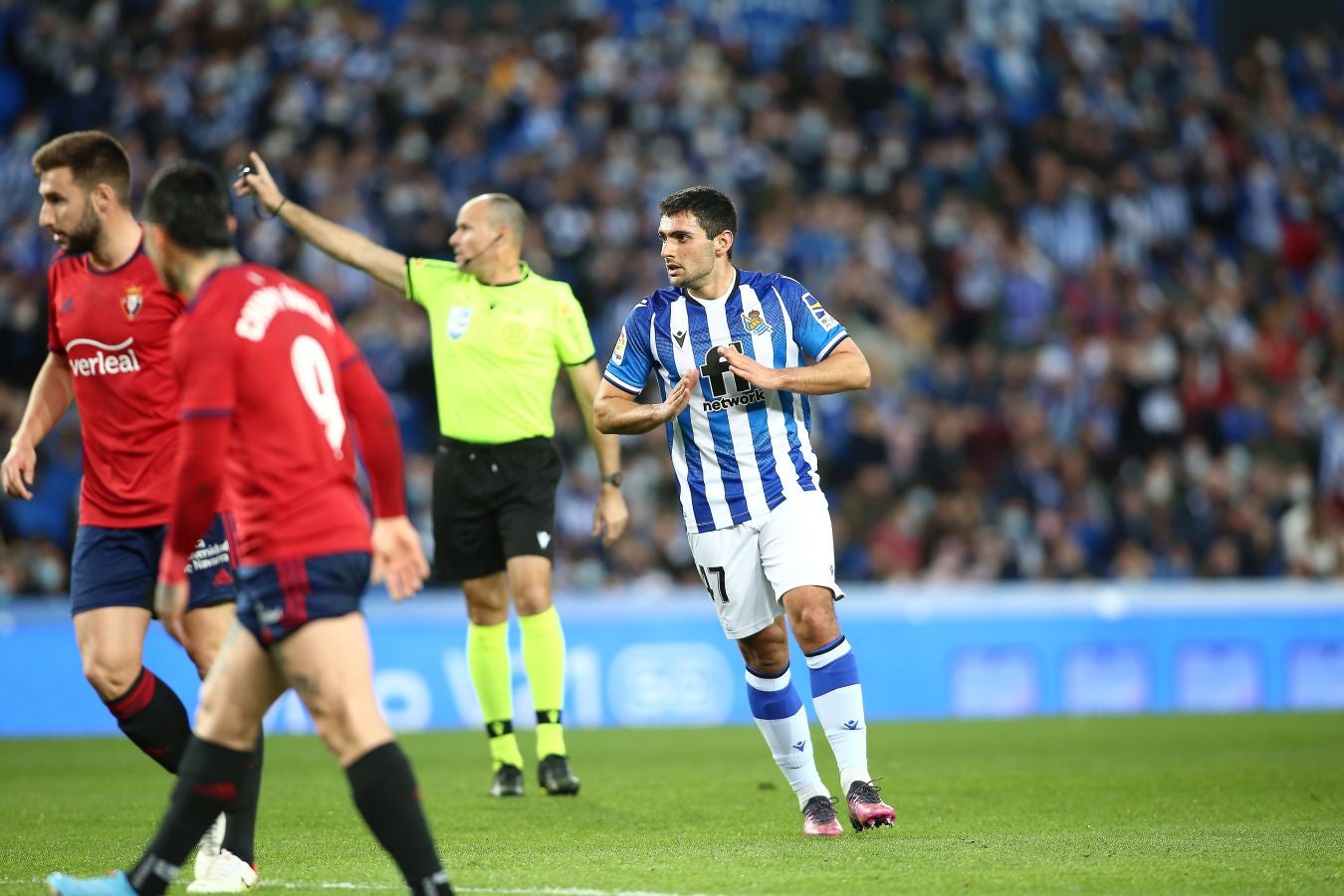 Una Real Sociedad con Pacheco, Djouahra, Martín y Sola se lleva una gran victoria gracias al gol de Aritz en un córner. 
