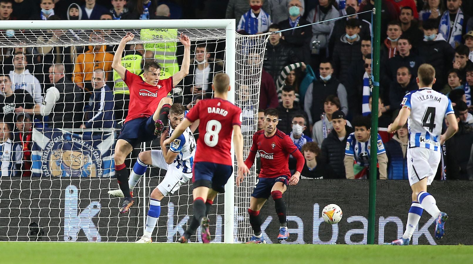 Una Real Sociedad con Pacheco, Djouahra, Martín y Sola se lleva una gran victoria gracias al gol de Aritz en un córner. 