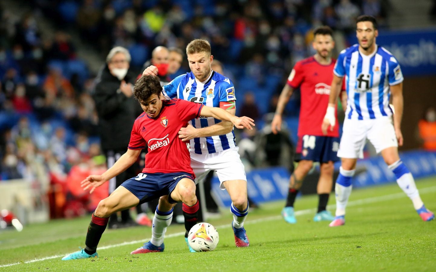 Una Real Sociedad con Pacheco, Djouahra, Martín y Sola se lleva una gran victoria gracias al gol de Aritz en un córner. 
