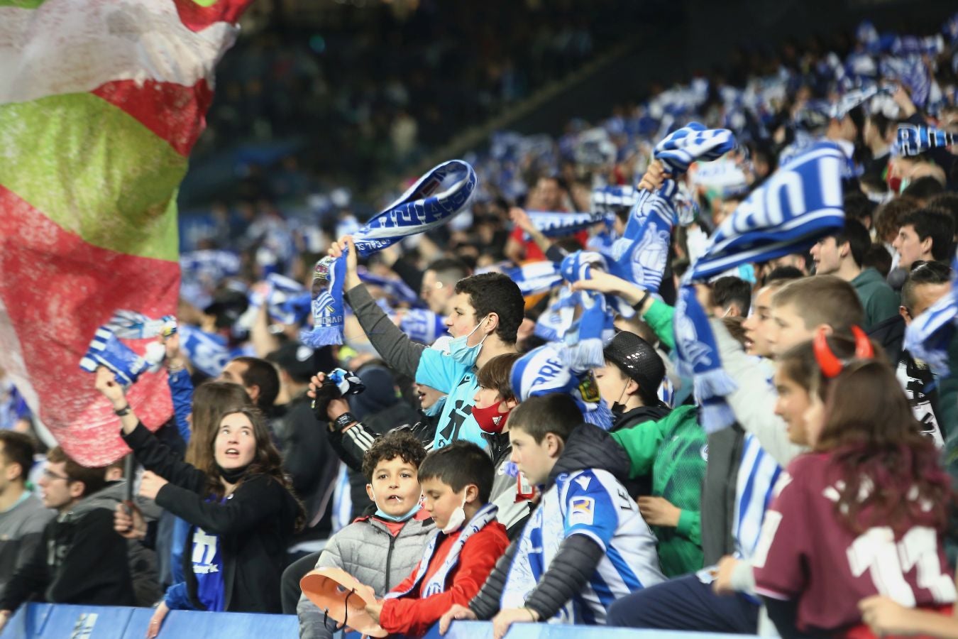 Una Real Sociedad con Pacheco, Djouahra, Martín y Sola se lleva una gran victoria gracias al gol de Aritz en un córner. 
