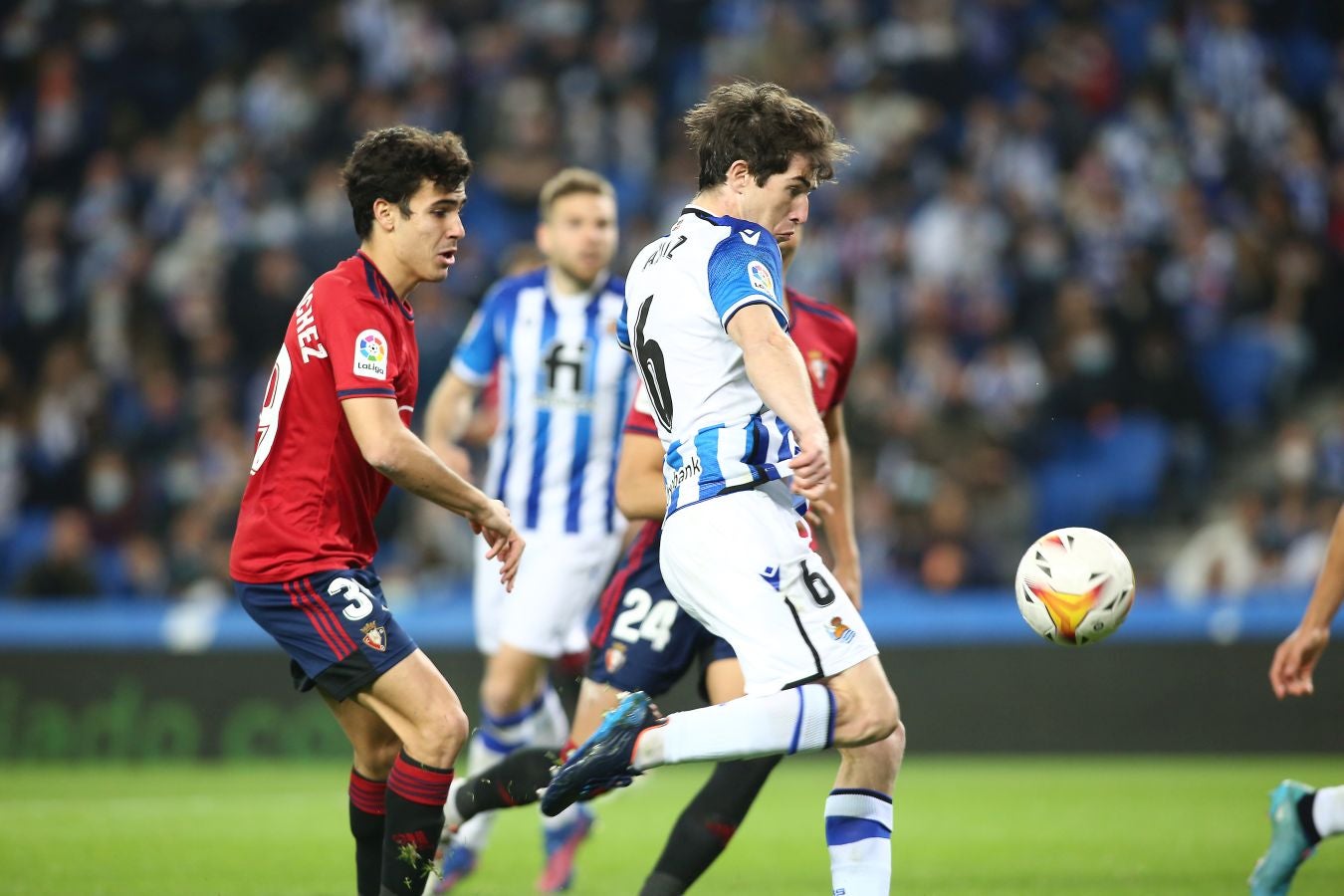 Una Real Sociedad con Pacheco, Djouahra, Martín y Sola se lleva una gran victoria gracias al gol de Aritz en un córner. 