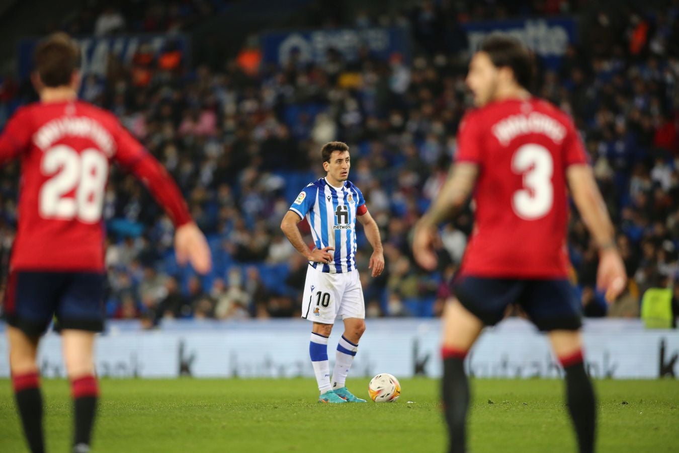 Una Real Sociedad con Pacheco, Djouahra, Martín y Sola se lleva una gran victoria gracias al gol de Aritz en un córner. 