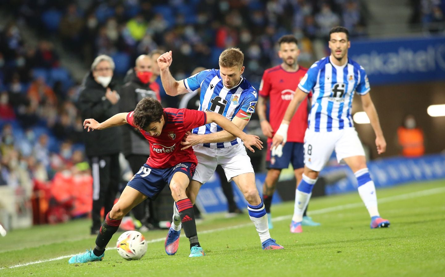 Una Real Sociedad con Pacheco, Djouahra, Martín y Sola se lleva una gran victoria gracias al gol de Aritz en un córner. 