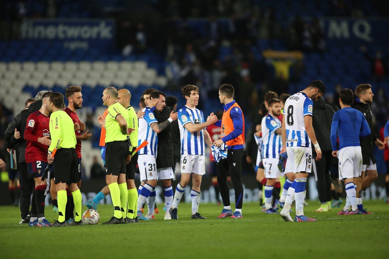 Una Real Sociedad con Pacheco, Djouahra, Martín y Sola se lleva una gran victoria gracias al gol de Aritz en un córner. 