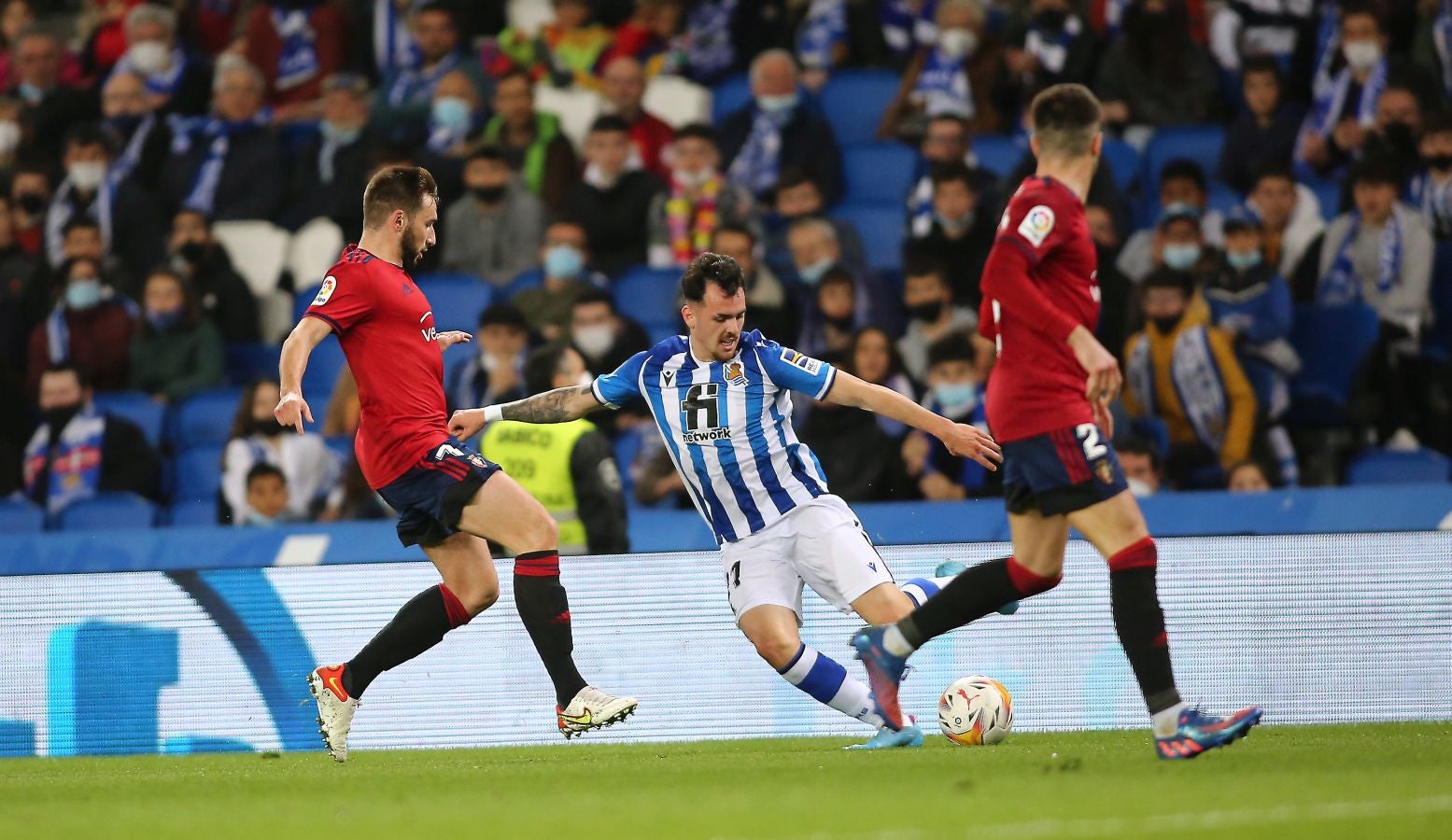 Una Real Sociedad con Pacheco, Djouahra, Martín y Sola se lleva una gran victoria gracias al gol de Aritz en un córner. 