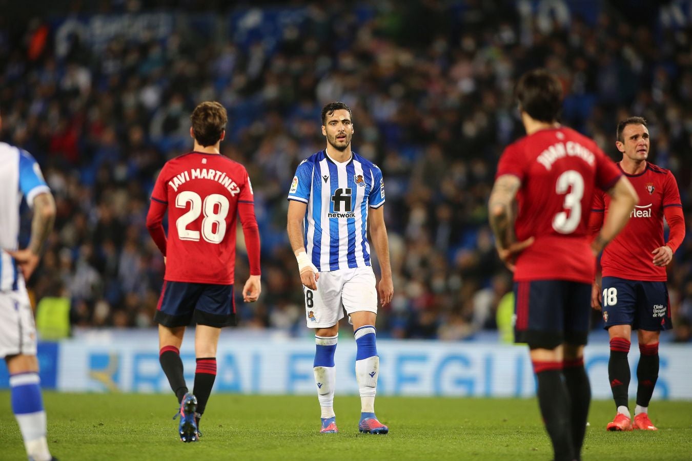 Una Real Sociedad con Pacheco, Djouahra, Martín y Sola se lleva una gran victoria gracias al gol de Aritz en un córner. 