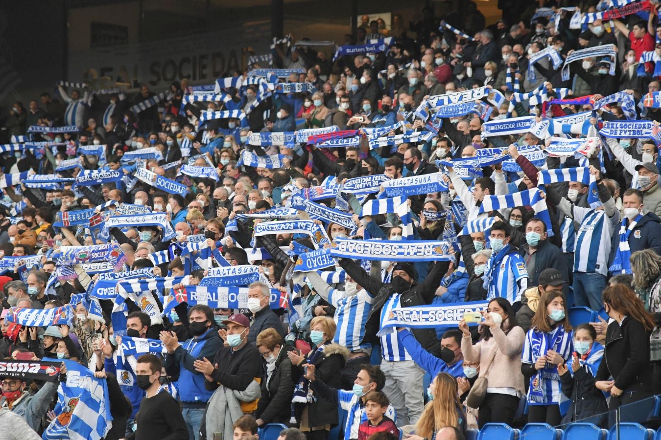 Una Real Sociedad con Pacheco, Djouahra, Martín y Sola se lleva una gran victoria gracias al gol de Aritz en un córner. 