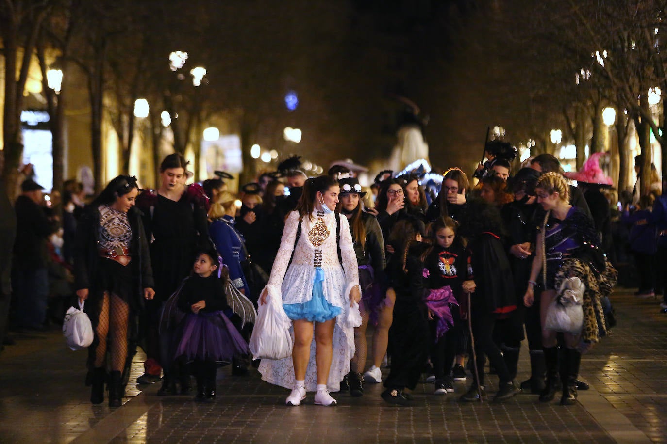 Fotos: Lloros y llamas en el Entierro de la Sardina en Donostia