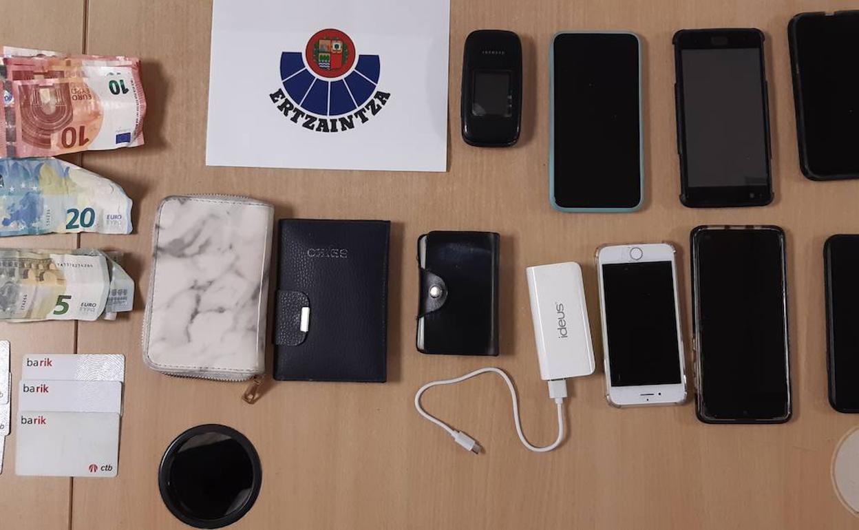 Detenido por el hurto de ocho móviles y varias carteras durante los carnavales de Tolosa