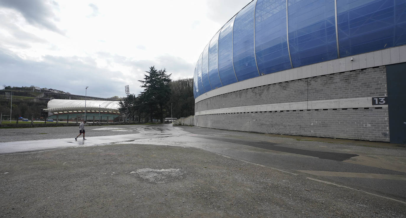 Fotos: Un tercio de los alrededores del estadio de Anoeta se reurbanizarán a finales de año