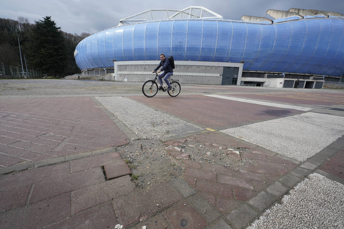 Fotos: Un tercio de los alrededores del estadio de Anoeta se reurbanizarán a finales de año