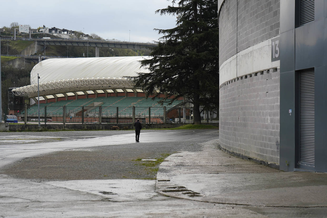 Fotos: Un tercio de los alrededores del estadio de Anoeta se reurbanizarán a finales de año