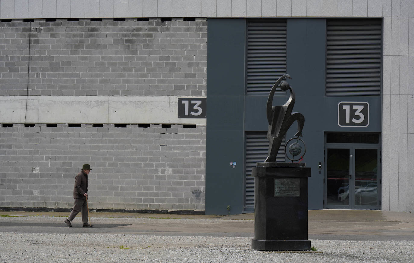 Fotos: Un tercio de los alrededores del estadio de Anoeta se reurbanizarán a finales de año