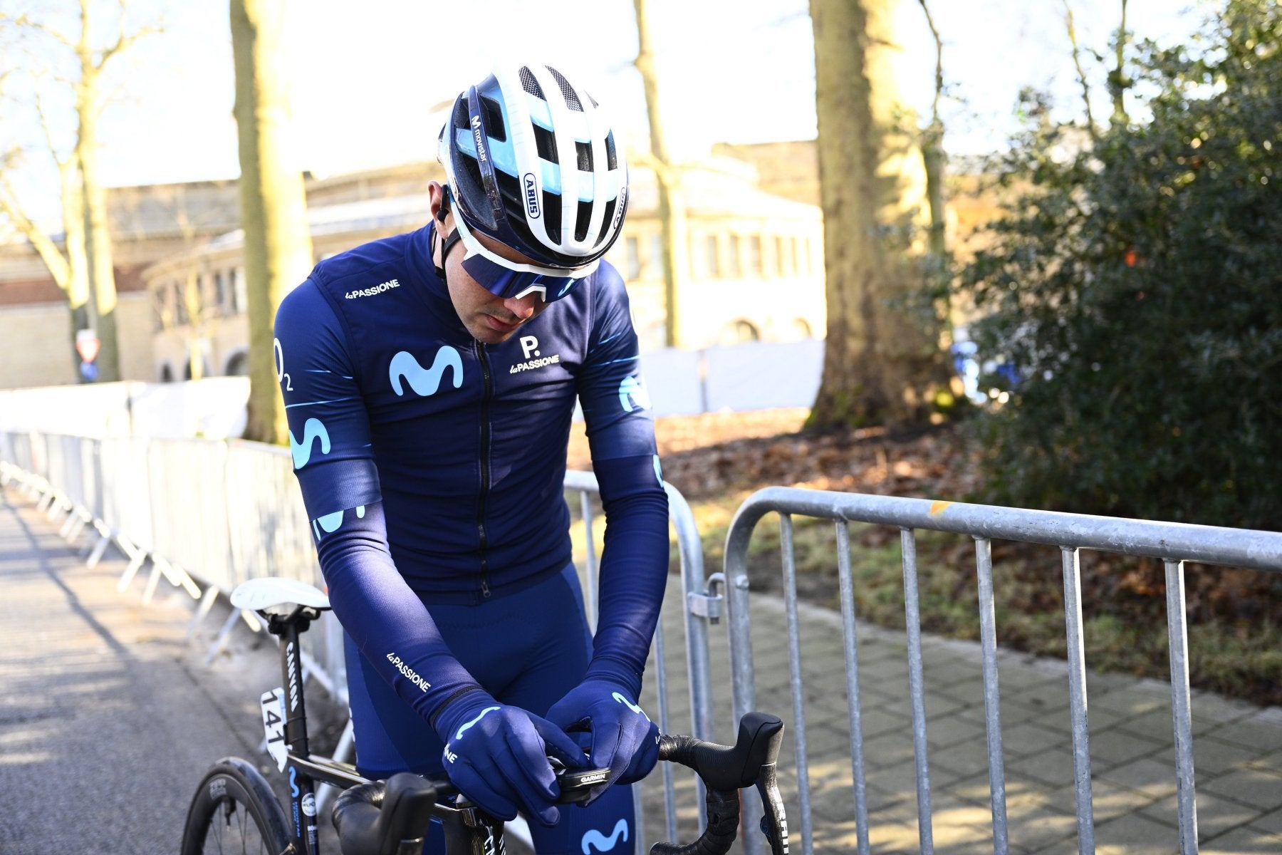 Aranburu, antes de la salida de la Het-Nieuwsblad. 