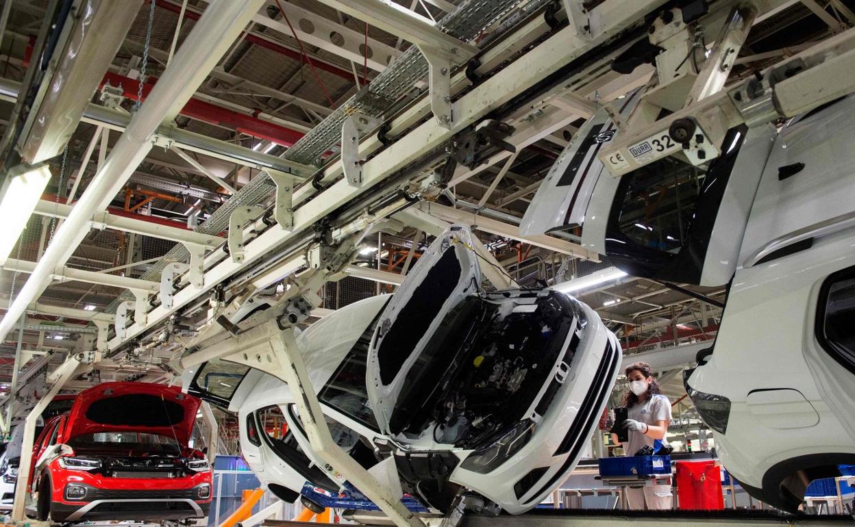 El sector de la automoción se ha encontrado con otro contratiempo a raíz de la invasión rusa al territorio ucraniano. 