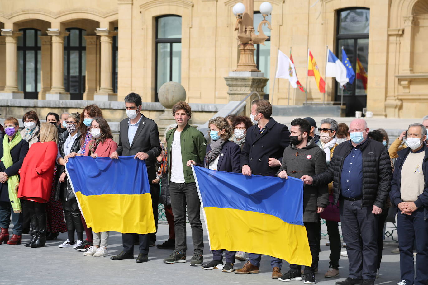 Fotos: Concentración por Ucrania convocada por el Ayuntamiento