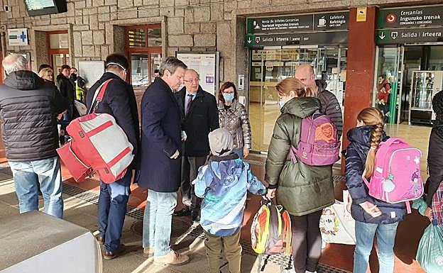 Irun se convierte en estación de base para los refugiados ucranianos que se dirigen en tren a la península