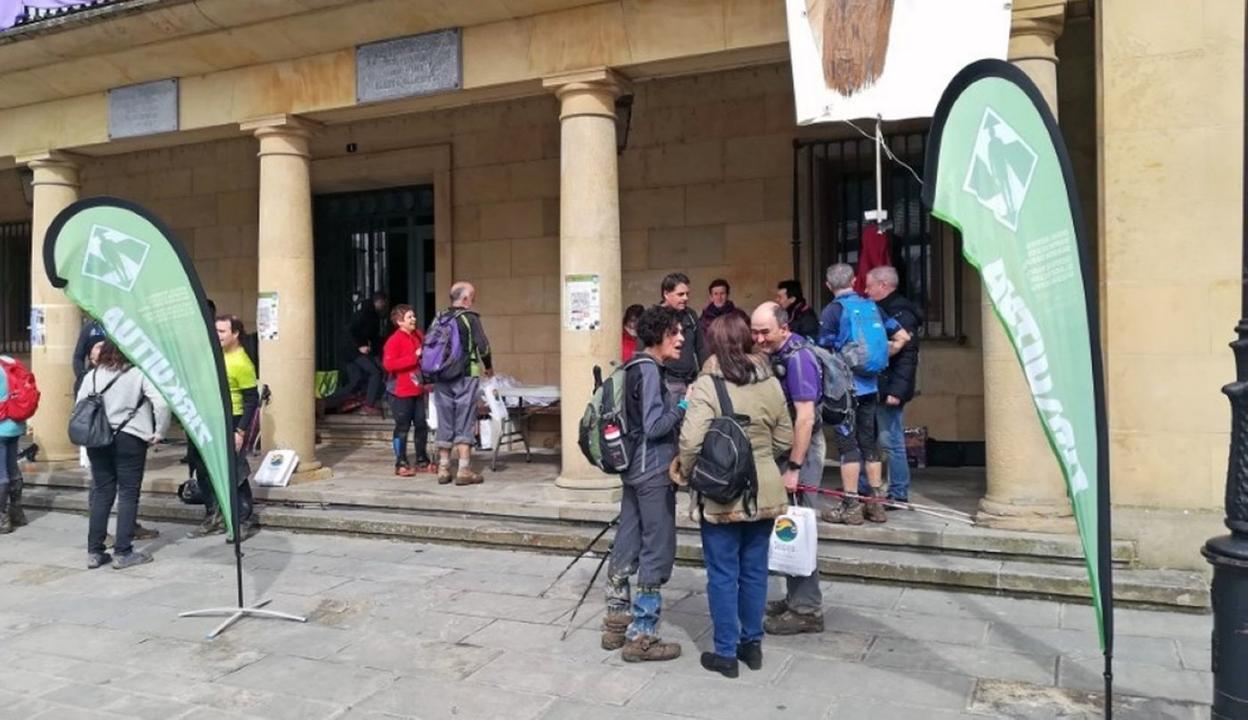 Kantsatzeke en colaboración con el Ayuntamiento dan parte del soporte organizativo. 