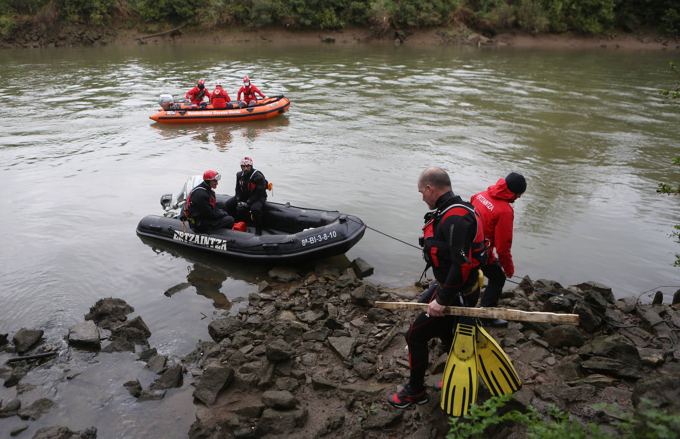 Fotos: Búsqueda de un migrante desaparecido en aguas del Bidasoa