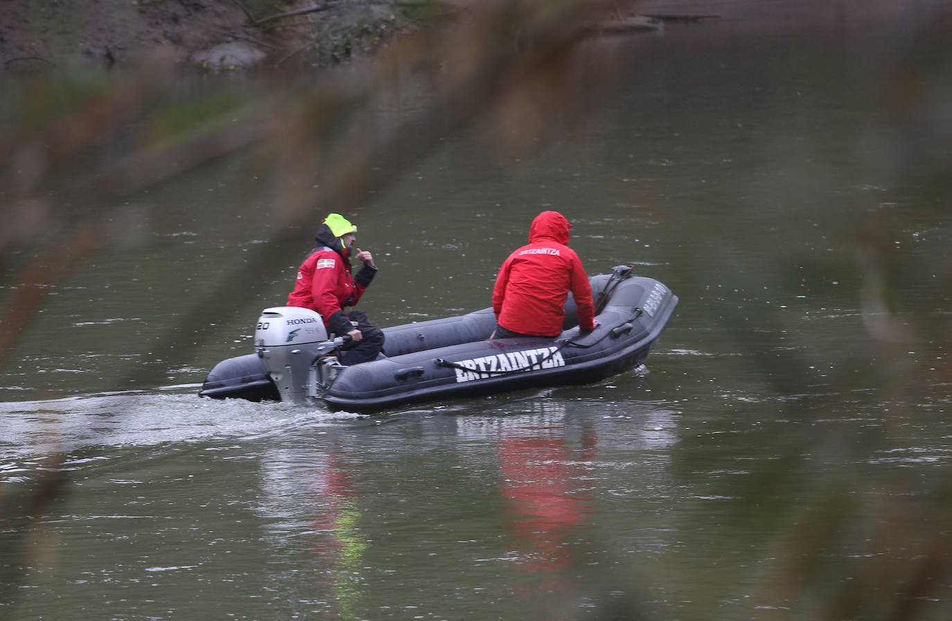 Fotos: Búsqueda de un migrante desaparecido en aguas del Bidasoa