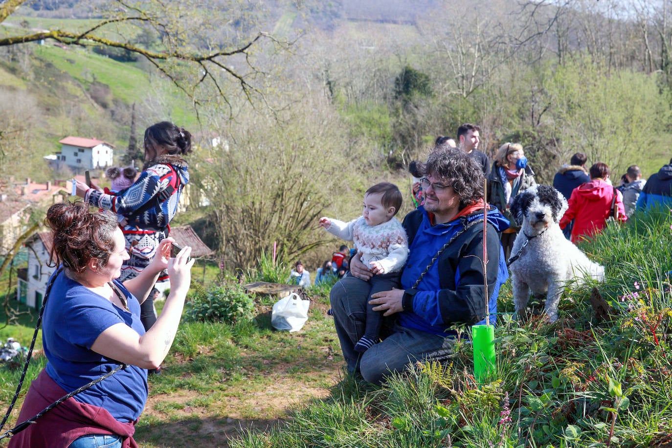 Fotos: Día del Árbol en familia en Astigarraga