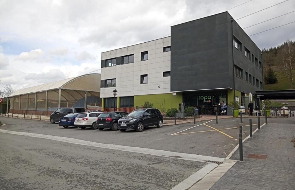 Aparkalekuak errespetatzeko eskea luzatu du udalak. 