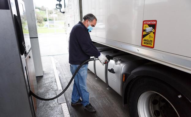 Patxi Agirre: «Una revisión semanal o mensual del precio de los transportes desatascaría la huelga»