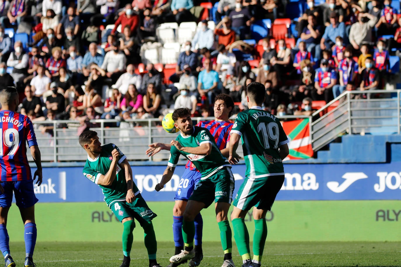 Fotos: El Eibar sigue en lo más alto de la tabla