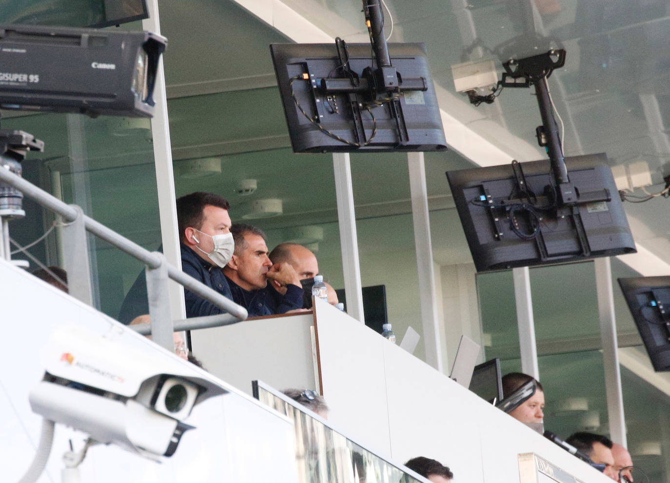 Fotos: El Eibar sigue en lo más alto de la tabla