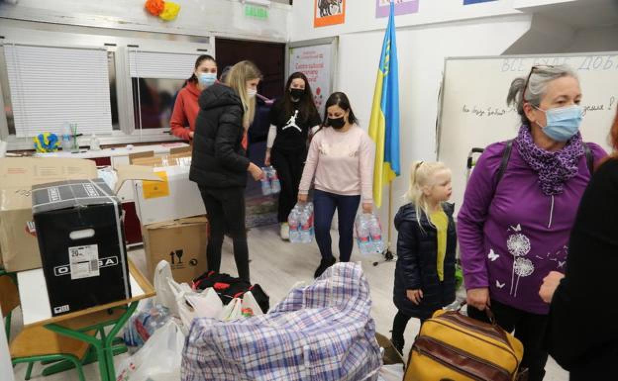 Guerra Rusia - Ucrania: Empieza a funcionar el local cedido por Donostia a la red Ucrania-Euskadi