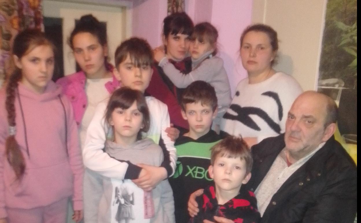 «De noche nos hemos refugiado en el bosque durante los bombardeos»