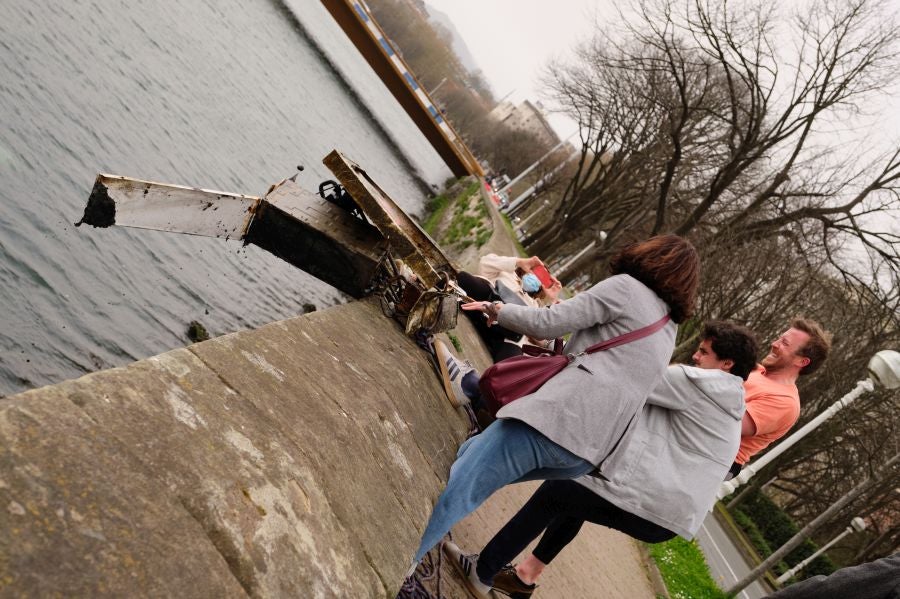 Fotos: El PP de San Sebastián denuncia la basura que hay en el Urumea