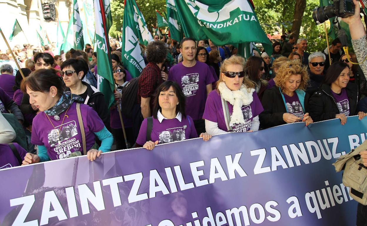 Las mujeres copan el 60% de los empleos precarios, según ELA. 