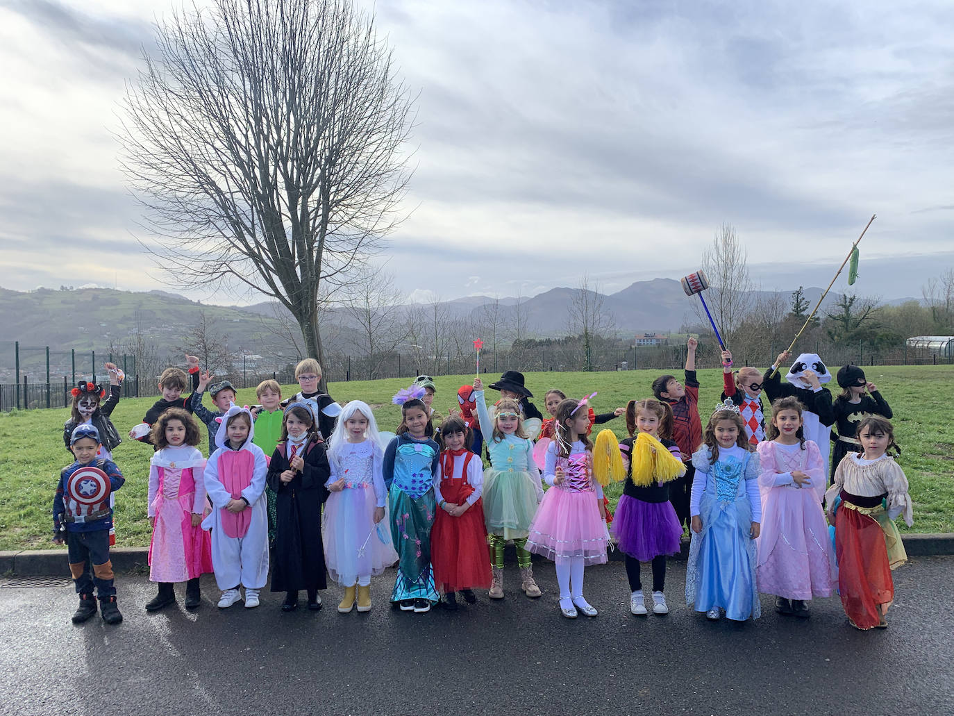 Los niños de Primero de Primaria, disfrazados.
