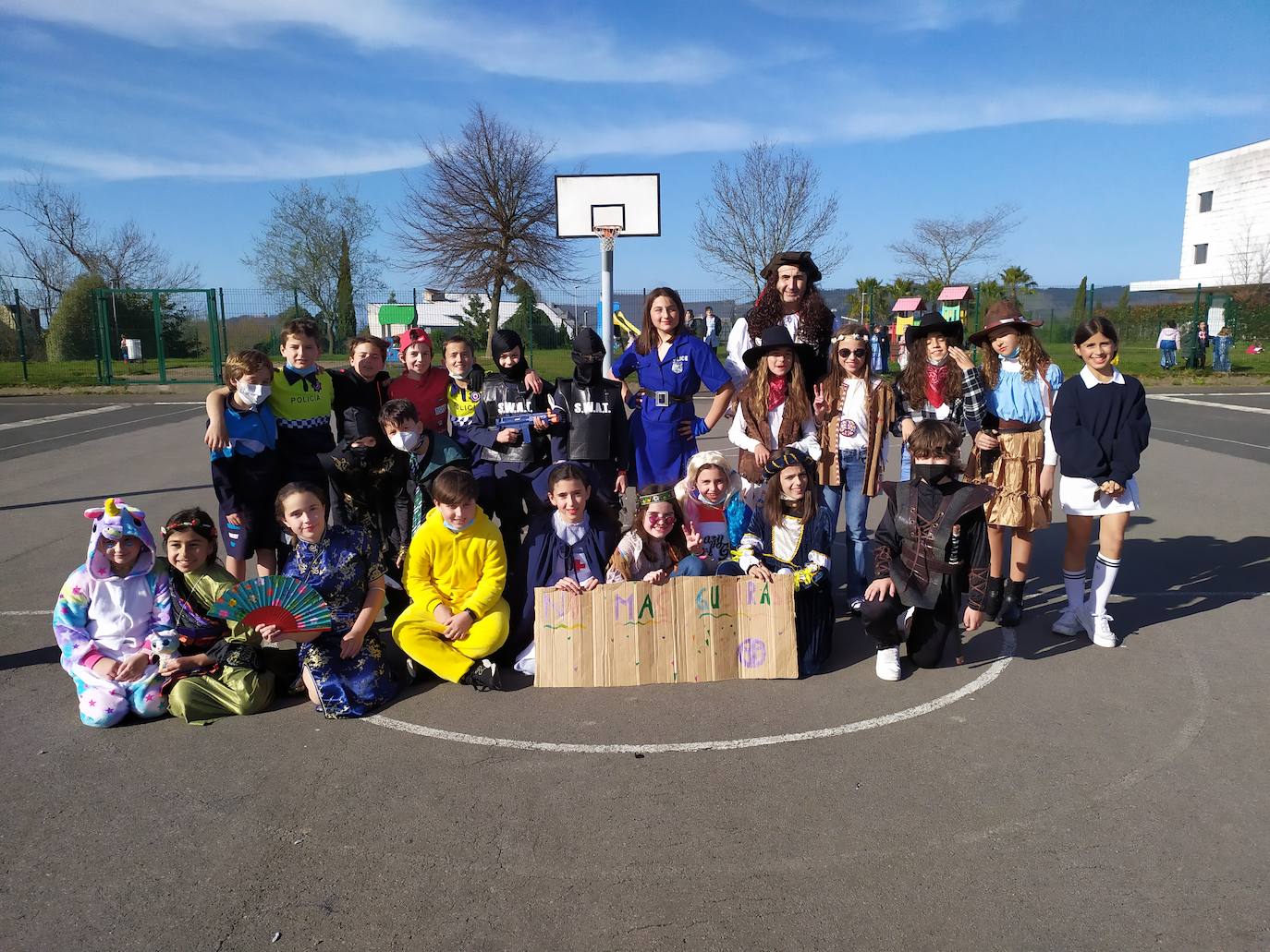 Los niños de 4º de Primaria, disfrazados.